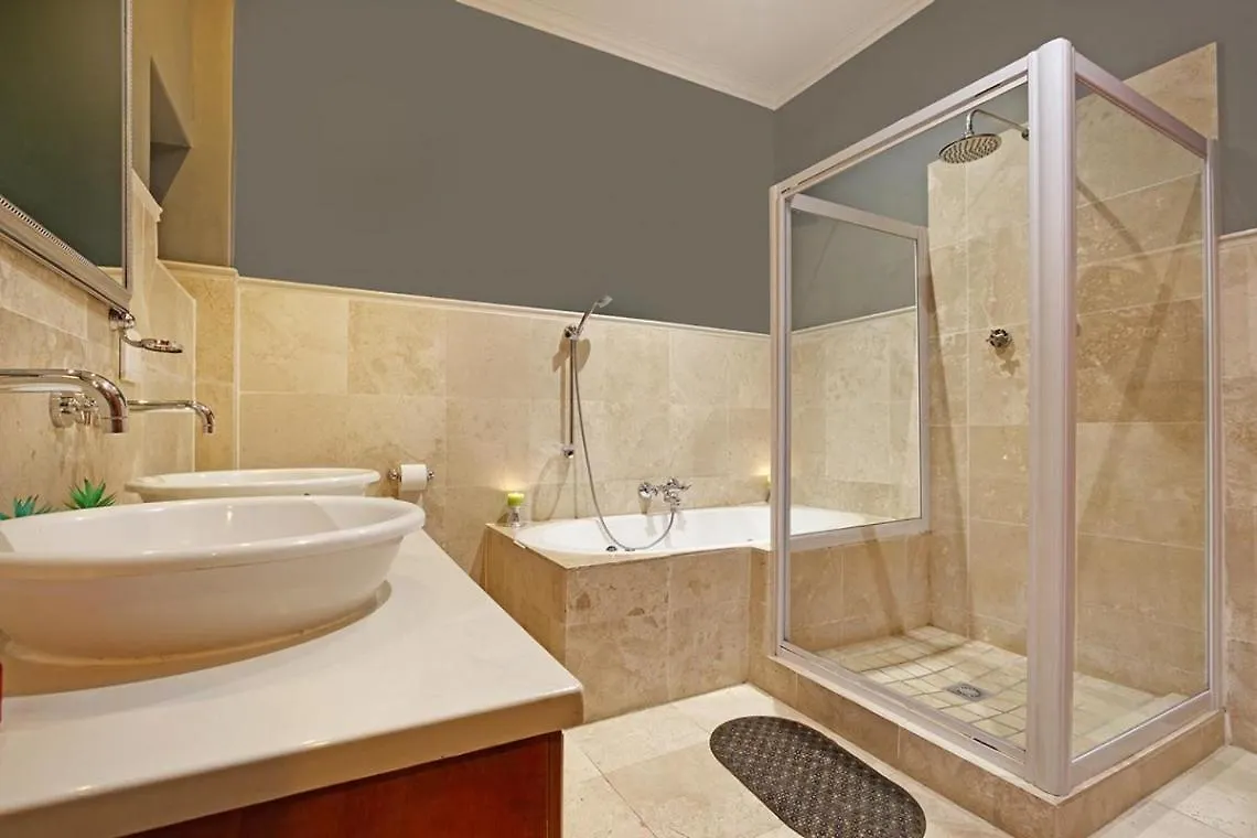 Villa De La Mer Hout Bay Beachfront ケープタウン 0*,  南アフリカ