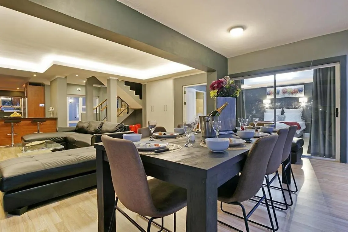 Villa De La Mer Hout Bay Beachfront ケープタウン 別荘