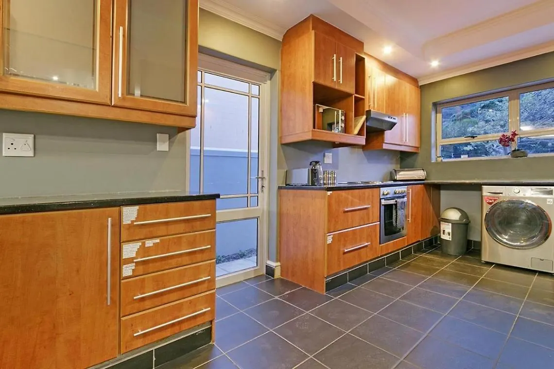 別荘 Villa De La Mer Hout Bay Beachfront ケープタウン